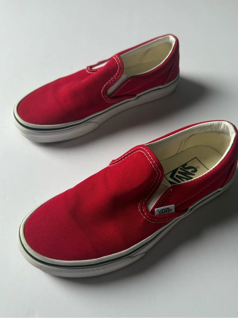Vans Kids Classic Slip-On Sneakers in Racing Red True White 4.5 kids /6 womens